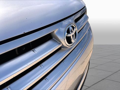 Used 2012 Toyota Highlander Limited w/ Tow Pkg FWD image 25