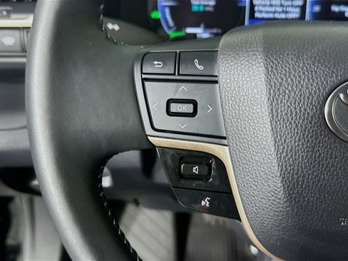 Used 2025 Toyota Crown Signia image 16