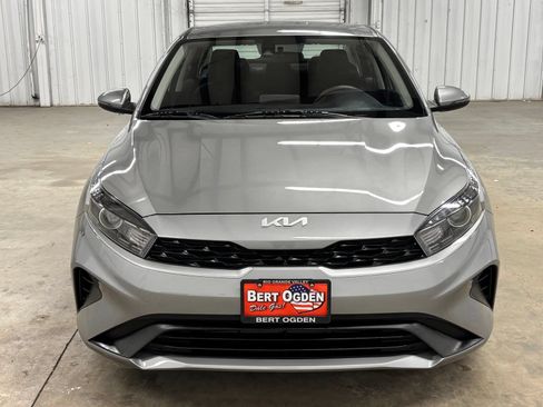 Used 2023 Kia Forte LXS w/ LXS Technology Package FWD image 2