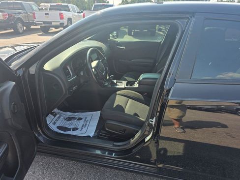 Used 2019 Dodge Charger SXT w/ Blacktop Package RWD image 5