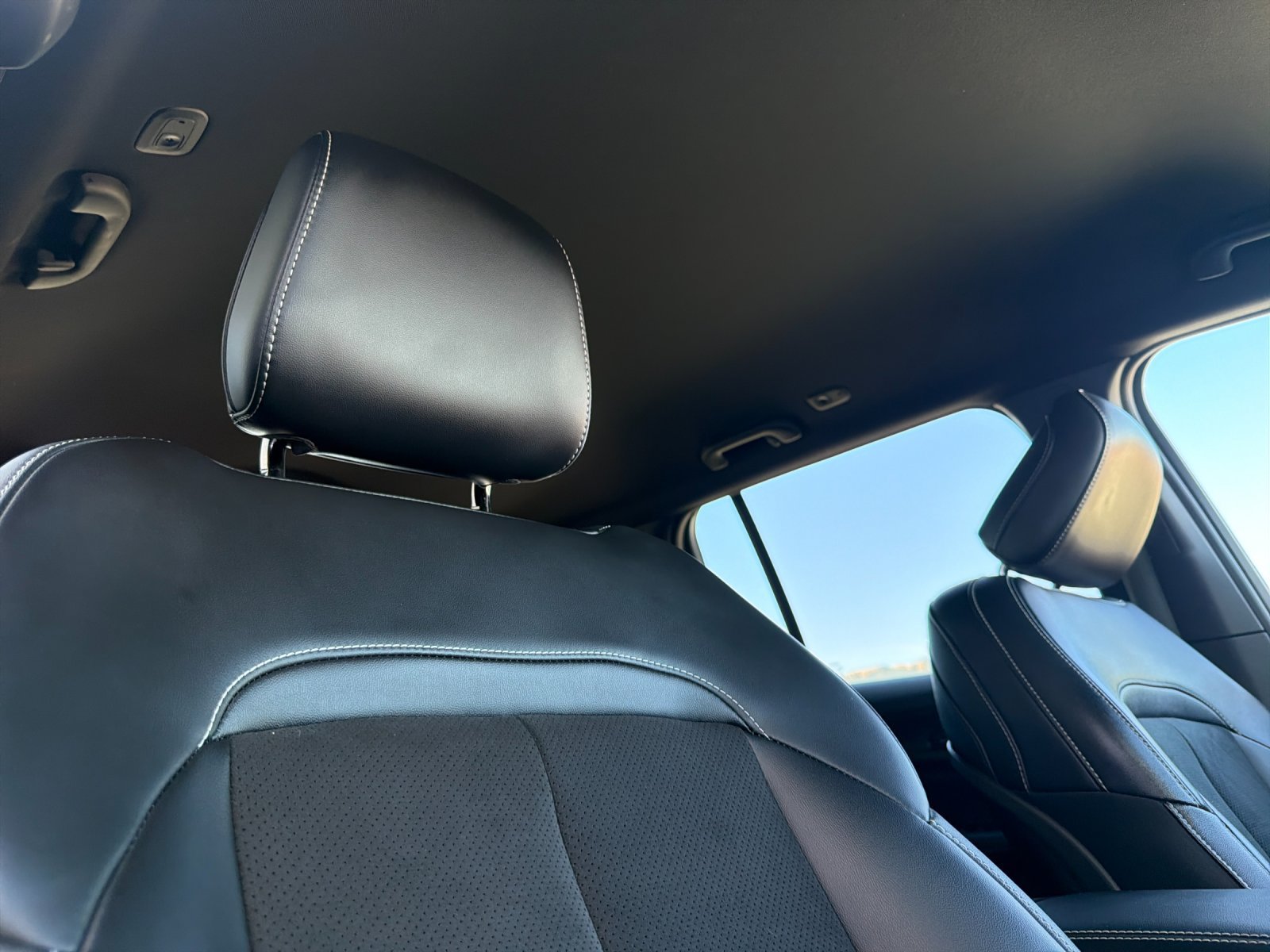 Used 2023 Jeep Grand Cherokee Altitude RWD image 19