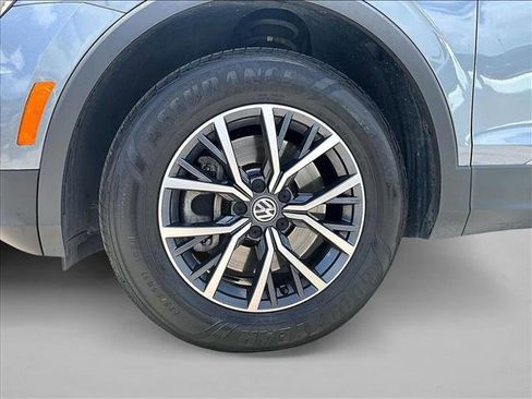 Used 2020 Volkswagen Tiguan SE w/ Panoramic Sunroof Package FWD image 10