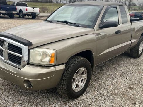 Used 2007 Dodge Dakota SLT image 2