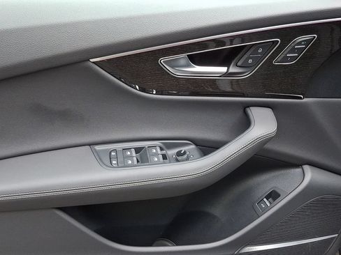 Certified 2025 Audi Q8 Premium Plus w/ Premium Plus Package AWD/4WD image 18