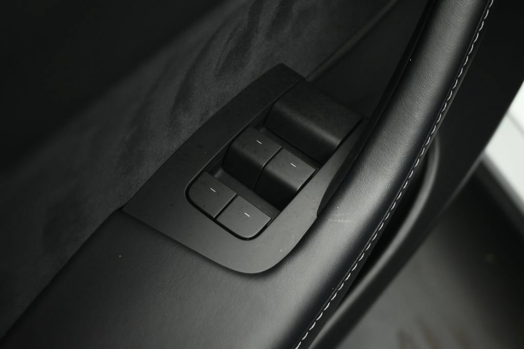 Used 2022 Tesla Model Y Long Range AWD/4WD image 47