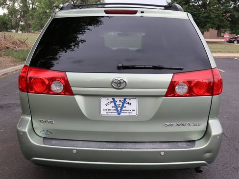 Used 2009 Toyota Sienna XLE FWD image 6