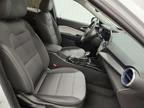 Used 2024 Chevrolet Trax LT w/ Driver Confidence Package image 35