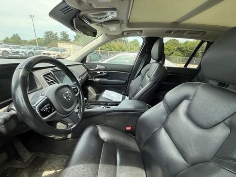 Used 2018 Volvo XC90 T6 Momentum w/ Convenience Package AWD/4WD image 5