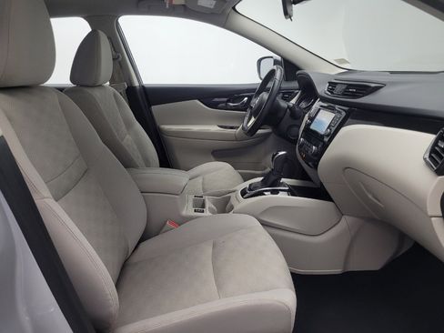 Used 2018 Nissan Rogue Sport SV w/ SV Technology Package image 21