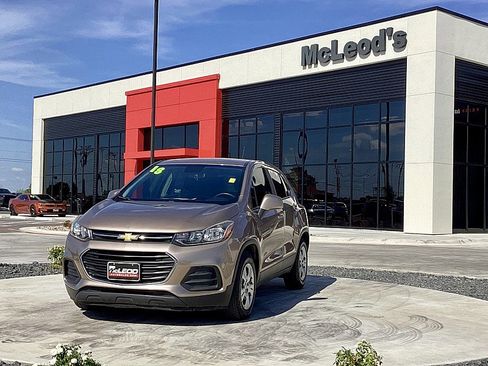 Used 2018 Chevrolet Trax LS image 1