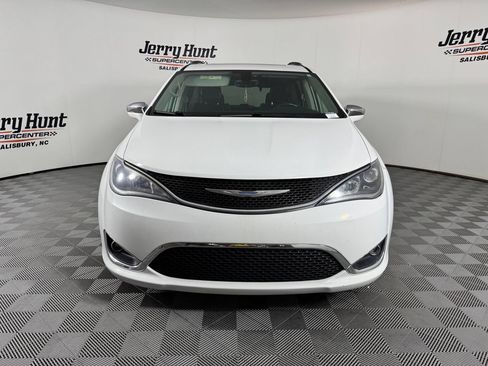 Used 2018 Chrysler Pacifica Limited FWD image 5