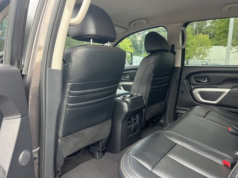 Used 2018 Nissan Titan SL w/ Chrome Package RWD image 19
