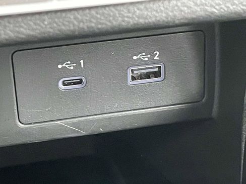 Used 2025 Nissan Versa SR w/ Trunk Package image 27