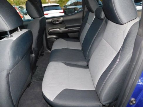 Used 2023 Toyota Tacoma TRD Off-Road image 15