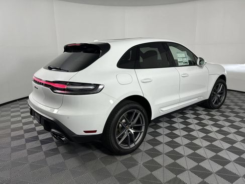 Certified 2025 Porsche Macan image 9