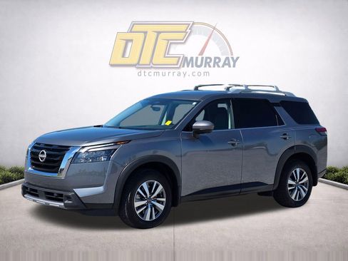 Used 2025 Nissan Pathfinder SL AWD/4WD image 2