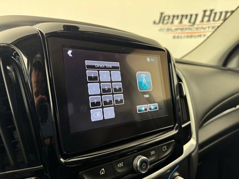 Used 2018 Chevrolet Traverse LT FWD image 19