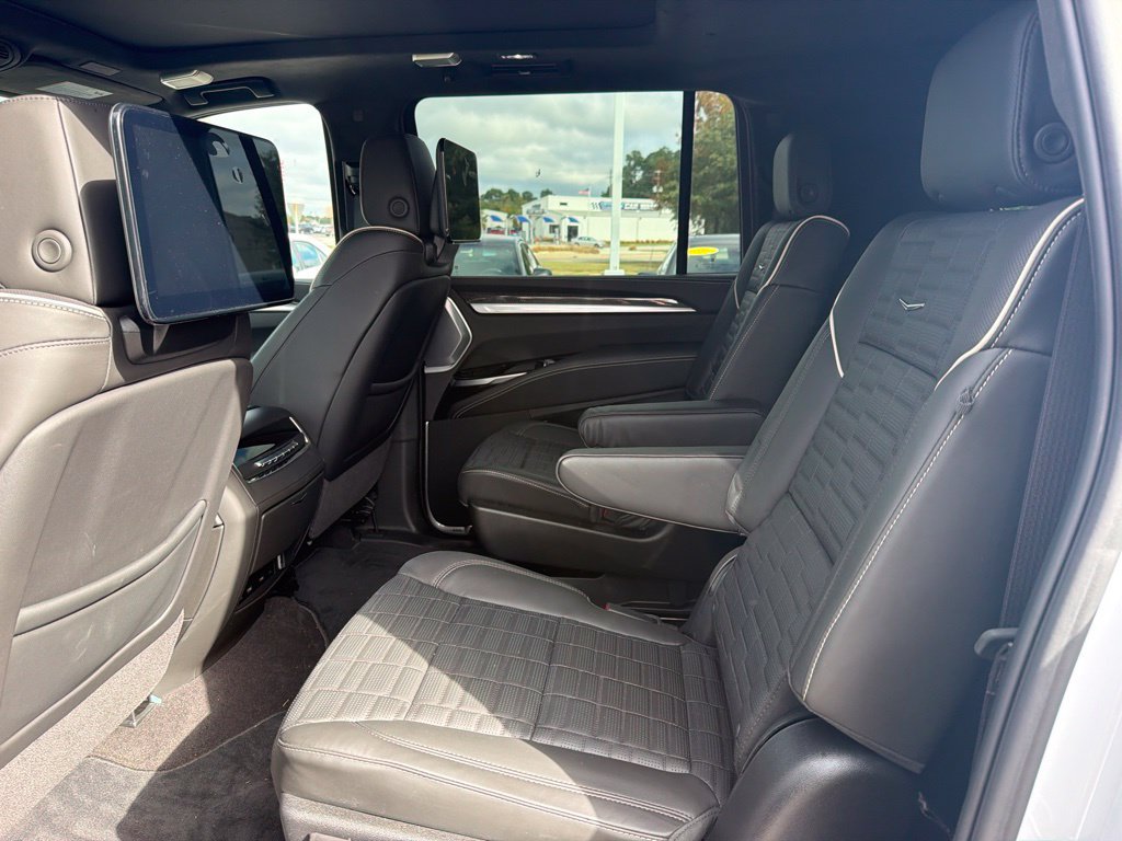 Used 2026 Cadillac Escalade ESV V w/ LPO, ONYX Package AWD/4WD image 15
