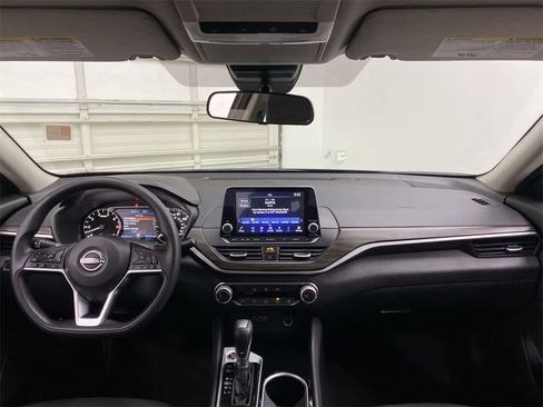 Used 2024 Nissan Altima 2.5 SV image 13