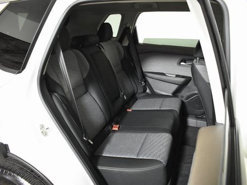 Certified 2023 Nissan Rogue SV image 30