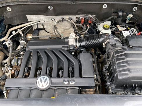 Used 2018 Volkswagen Atlas SEL w/ R-Line Package AWD/4WD image 32