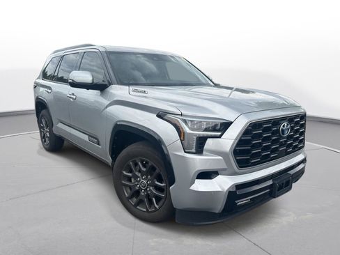 Used 2023 Toyota Sequoia Platinum AWD/4WD image 4