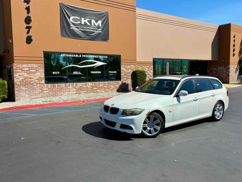 Used 2011 BMW 328i xDrive Wagon AWD/4WD image 2