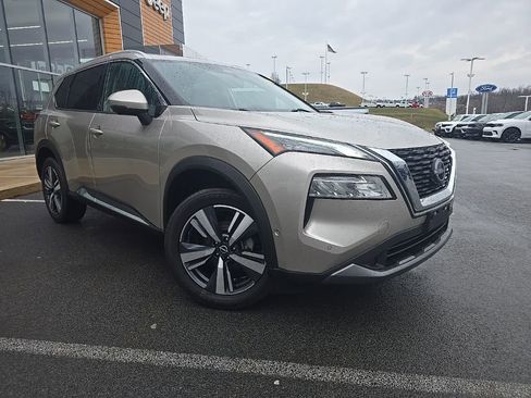 Used 2023 Nissan Rogue SL w/ SL Premium Package image 1