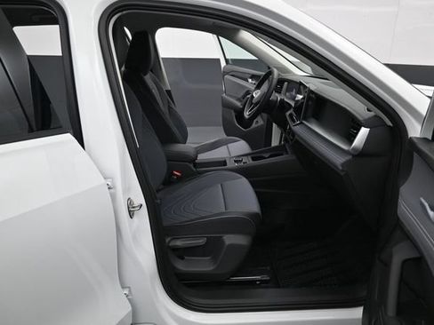New 2026 Volkswagen Tiguan SE FWD image 14