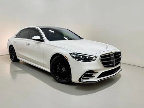 Used 2022 Mercedes-Benz S 500 4MATIC w/ AMG Line Package image 4