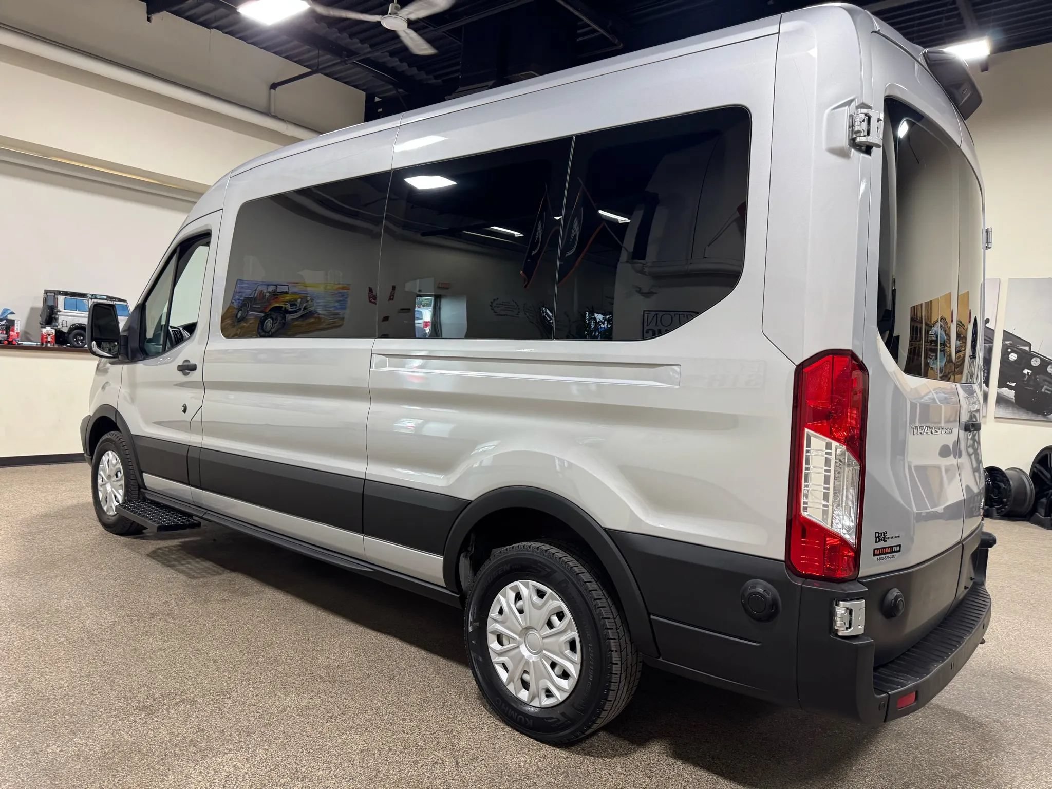 Used 2019 Ford Transit 250 148 Medium Roof RWD image 19