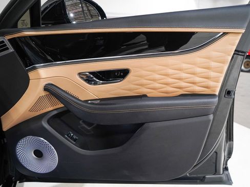 Used 2022 Bentley Flying Spur V8 image 17