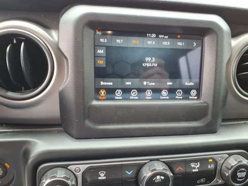 Used 2023 Jeep Gladiator Sport AWD/4WD image 13