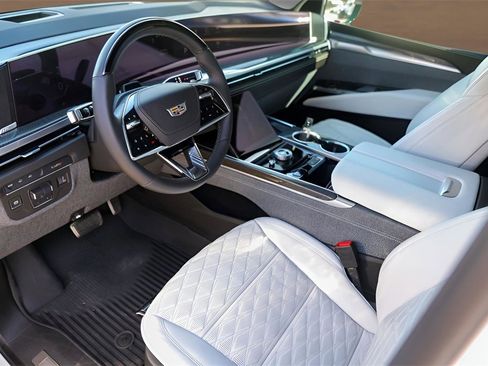 Certified 2025 Cadillac Escalade V w/ LPO, ONYX Package image 10