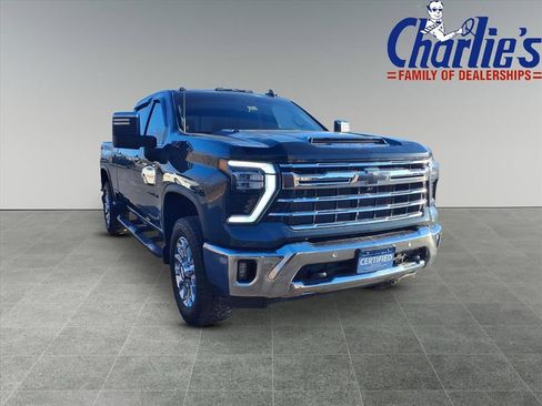 Used 2025 Chevrolet Silverado 2500 LTZ w/ LTZ Convenience Package image 3