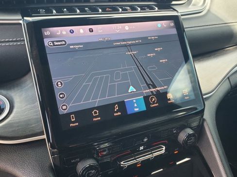 Used 2022 Jeep Grand Cherokee Limited image 25