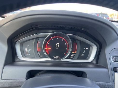 Used 2017 Volvo XC60 T5 Inscription image 10