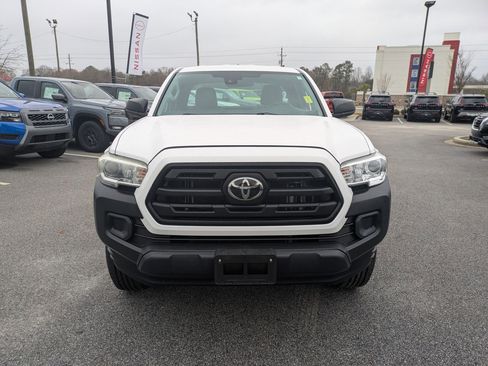 Used 2018 Toyota Tacoma SR image 9
