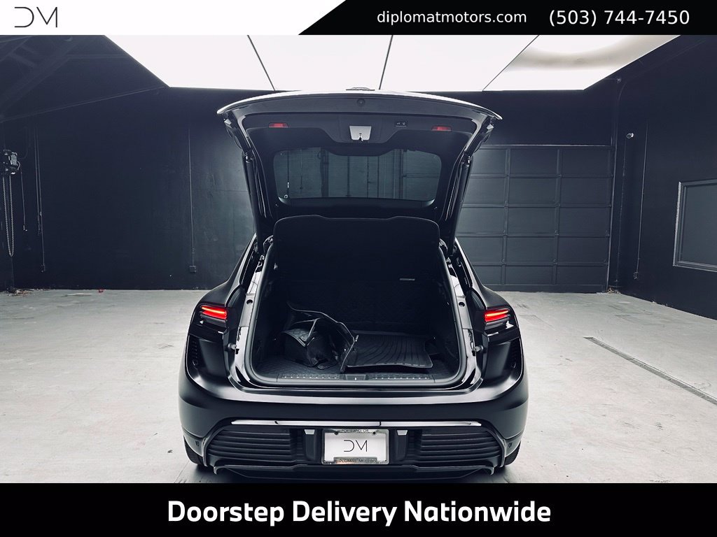 Used 2024 Porsche Macan Turbo Electric AWD/4WD image 44
