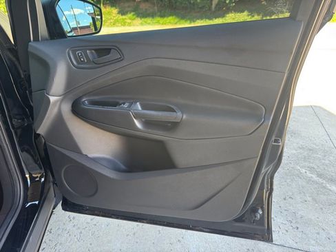 Used 2017 Ford Escape S FWD image 23