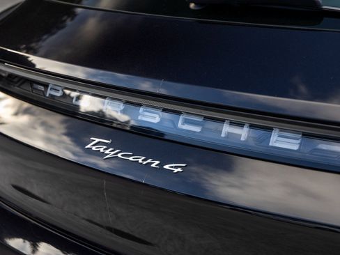 Certified 2022 Porsche Taycan 4 Cross Turismo image 19