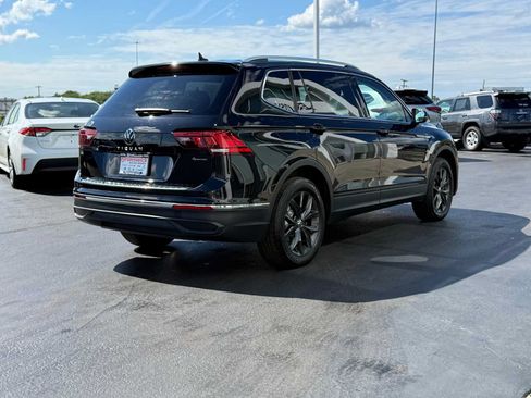 Certified 2024 Volkswagen Tiguan SE AWD/4WD image 4