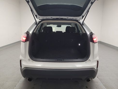 Used 2020 Ford Edge SE image 29