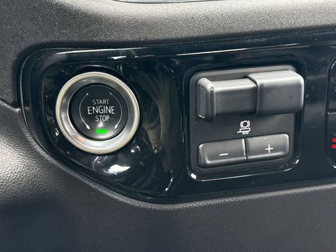 Used 2025 GMC Sierra 1500 SLT image 24