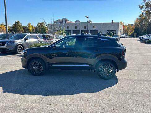 New 2026 Nissan Kicks SR w/ Illumination Package FWD image 4