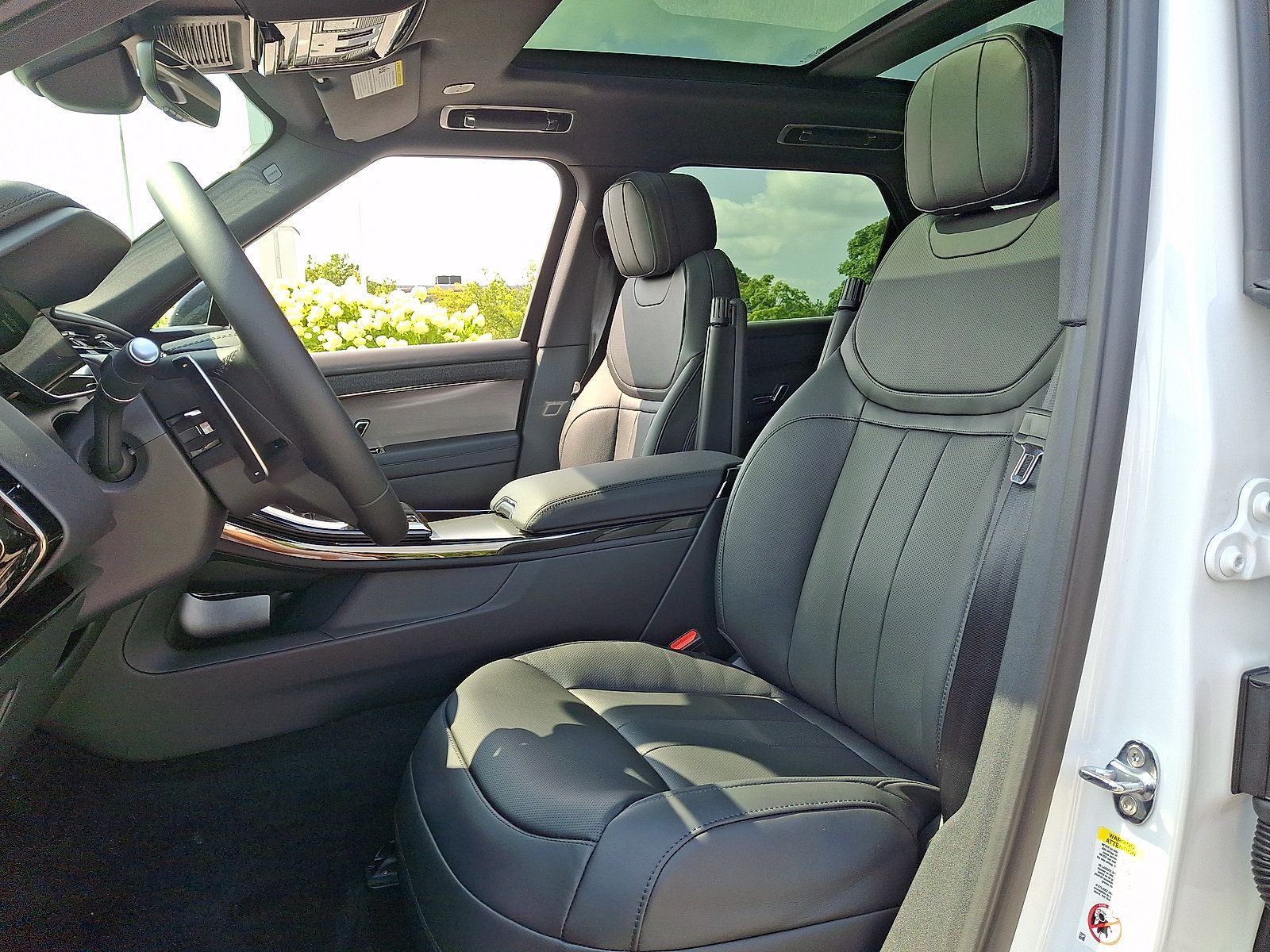 New 2026 Land Rover Range Rover Sport Dynamic SE AWD/4WD image 9