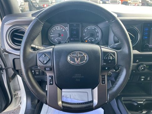 Used 2019 Toyota Tacoma TRD Sport AWD/4WD image 15