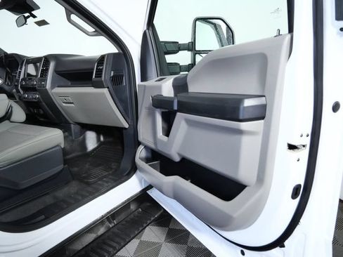 Used 2022 Ford F250 XL w/ Power Equipment Group AWD/4WD image 11
