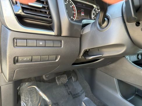 Used 2023 Nissan Rogue SV image 20