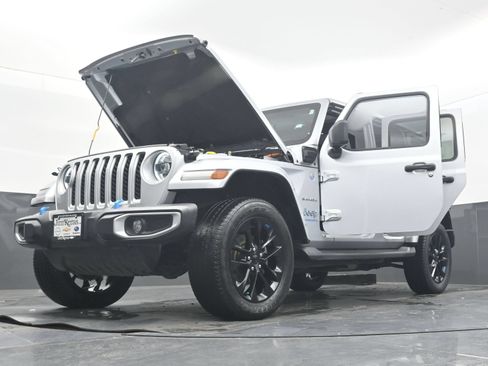 Used 2023 Jeep Wrangler Unlimited Sahara w/ Cold Weather Group AWD/4WD image 41